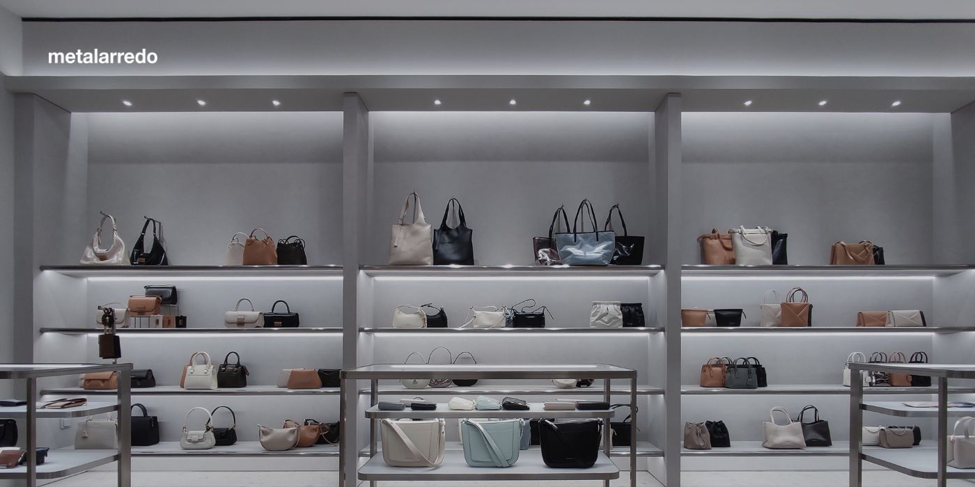 Scopri come progettare l’illuminazione LED ideale per ambienti retail. Valorizza prodotti, migliora la customer experience e crea atmosfere uniche con soluzioni tecniche efficienti.